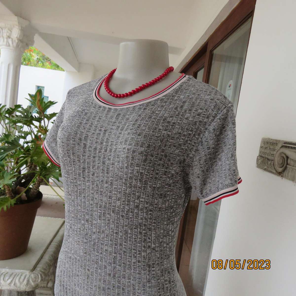 Grey and white mottled polyester stretch knit bodyshirt size 32-34