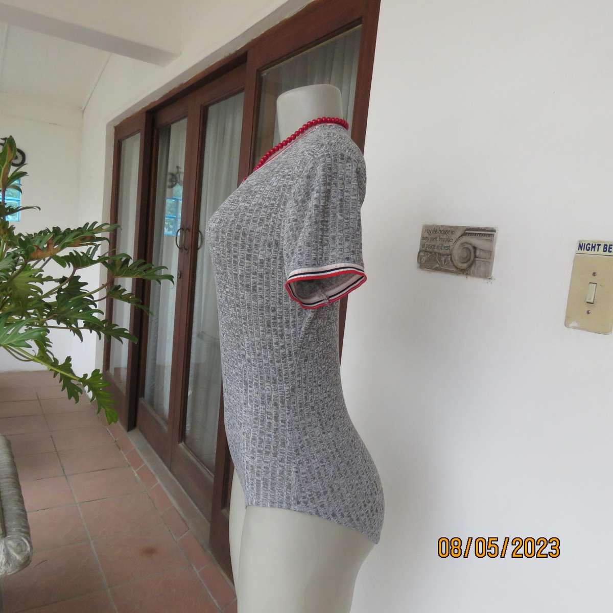 Grey and white mottled polyester stretch knit bodyshirt size 32-34