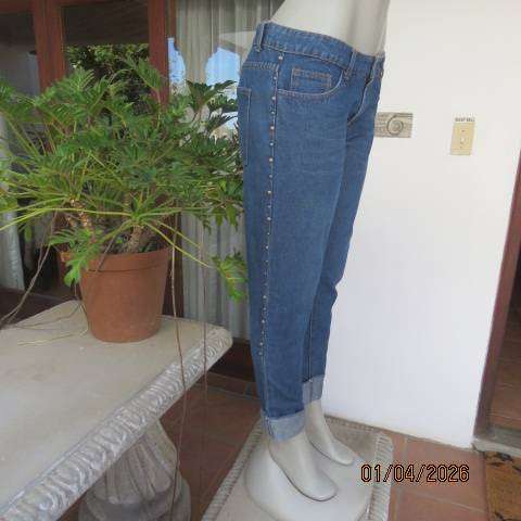 Blue denim boyfriend ankle-length jeans with side studs and foldover hems, size 34