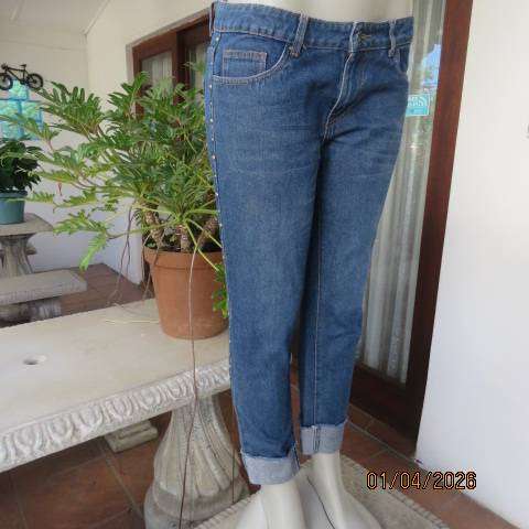 Blue denim boyfriend ankle-length jeans with side studs and foldover hems, size 34