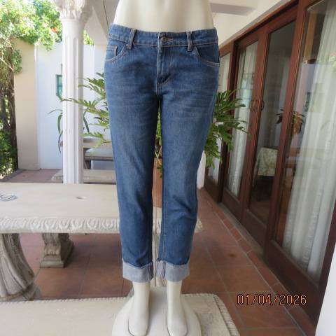 Blue denim boyfriend ankle-length jeans with side studs and foldover hems, size 34