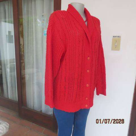 Red acrylic knit button-down long sleeve cardigan with open fold-over collar size 42