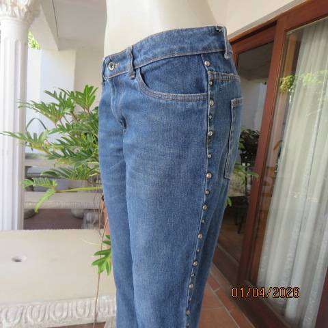 Blue denim boyfriend ankle-length jeans with side studs and foldover hems, size 34