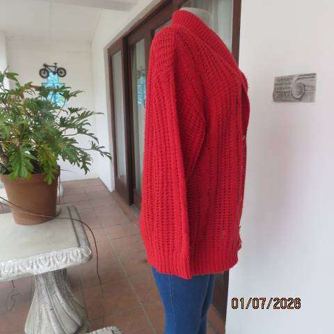 Red acrylic knit button-down long sleeve cardigan with open fold-over collar size 42