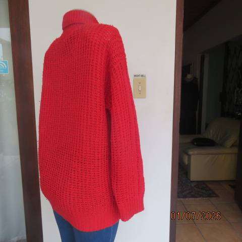 Red acrylic knit button-down long sleeve cardigan with open fold-over collar size 42