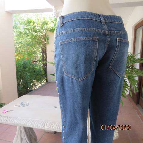 Blue denim boyfriend ankle-length jeans with side studs and foldover hems, size 34