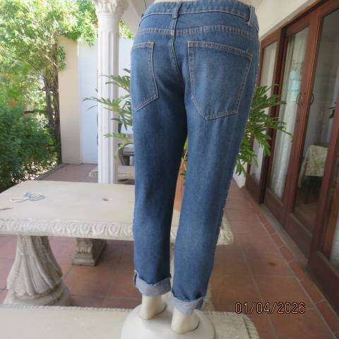 Blue denim boyfriend ankle-length jeans with side studs and foldover hems, size 34