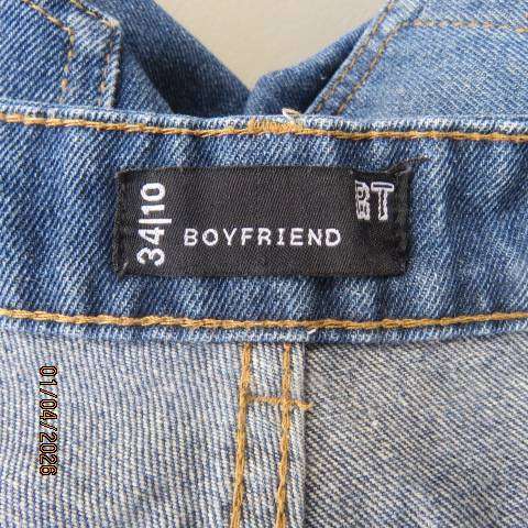 Blue denim boyfriend ankle-length jeans with side studs and foldover hems, size 34