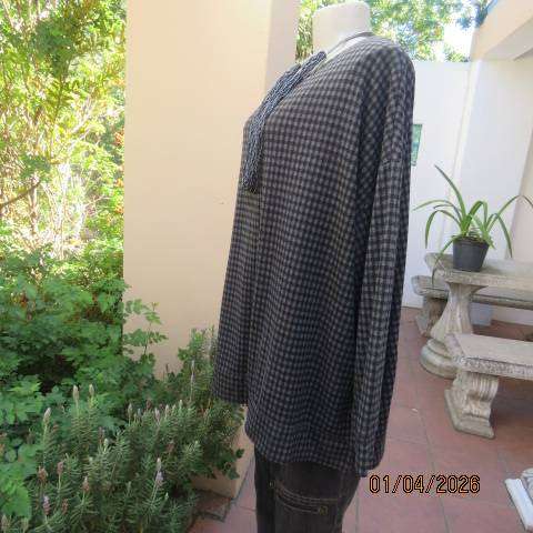 Tu Woman slip-over long sleeve black-grey check top size 46-48
