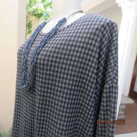 Tu Woman slip-over long sleeve black-grey check top size 46-48