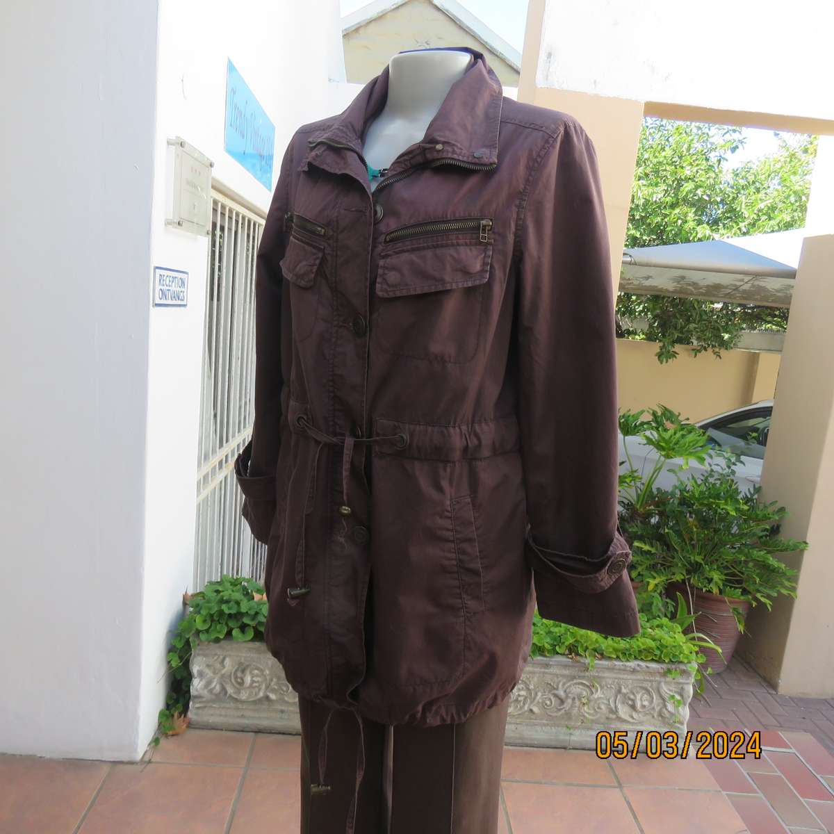 Beautiful structured chocolate brown all seasons 100% cotton jacket. By WOOLWORTHS size 38. As new,