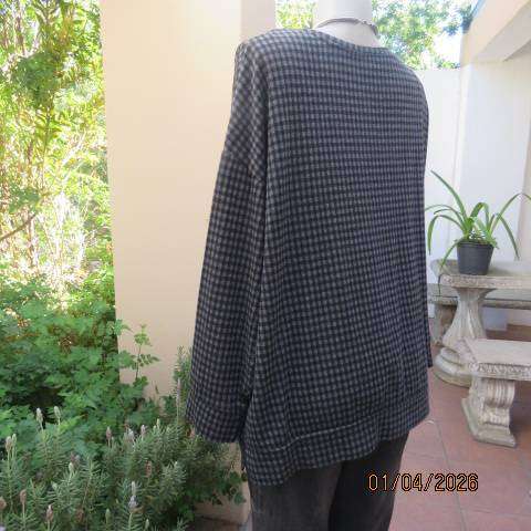 Tu Woman slip-over long sleeve black-grey check top size 46-48