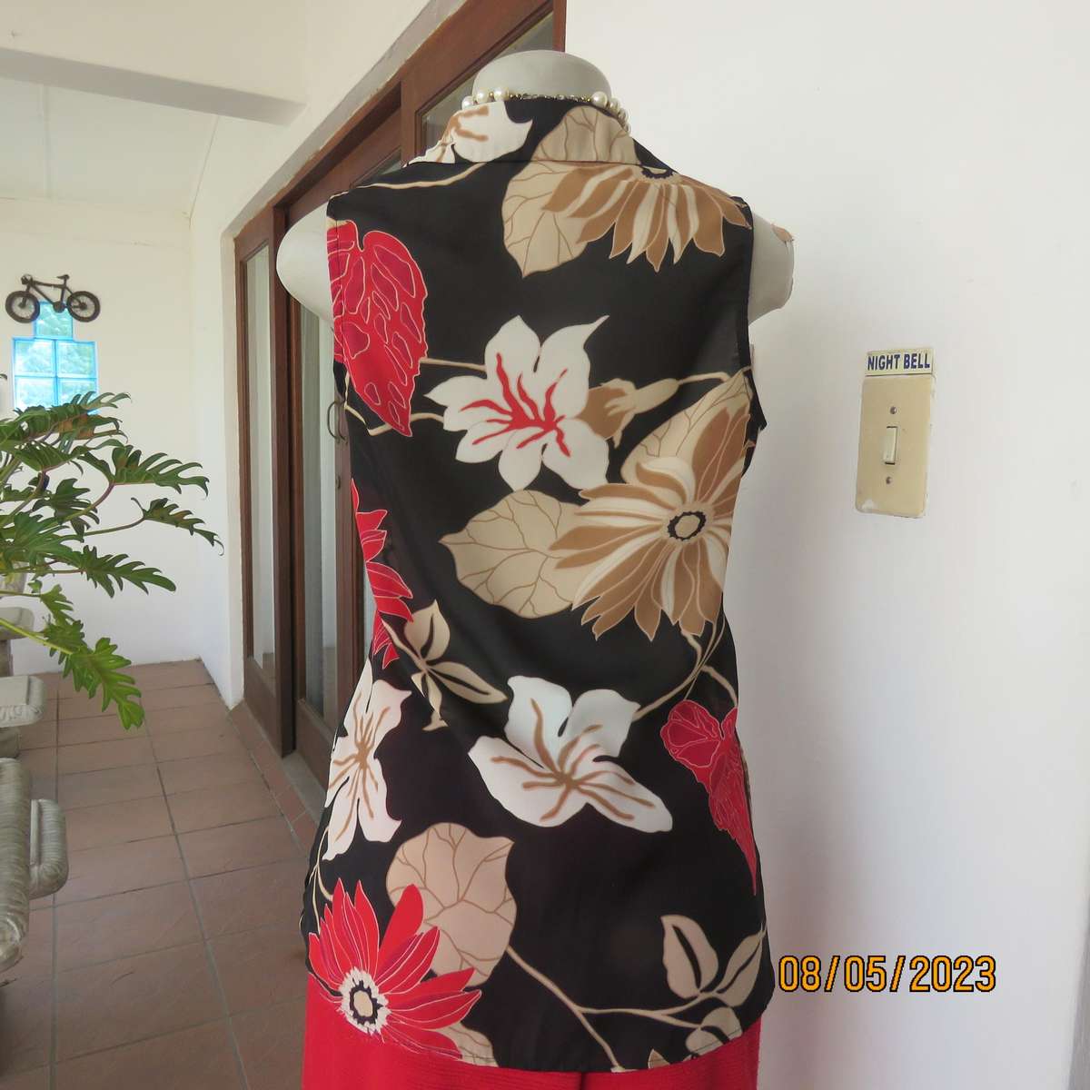 EXACT black sleeveless polyester top with red-cream flowers. Size 34