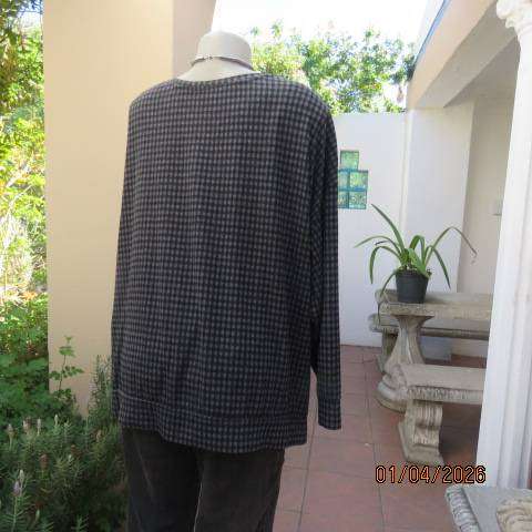 Tu Woman slip-over long sleeve black-grey check top size 46-48