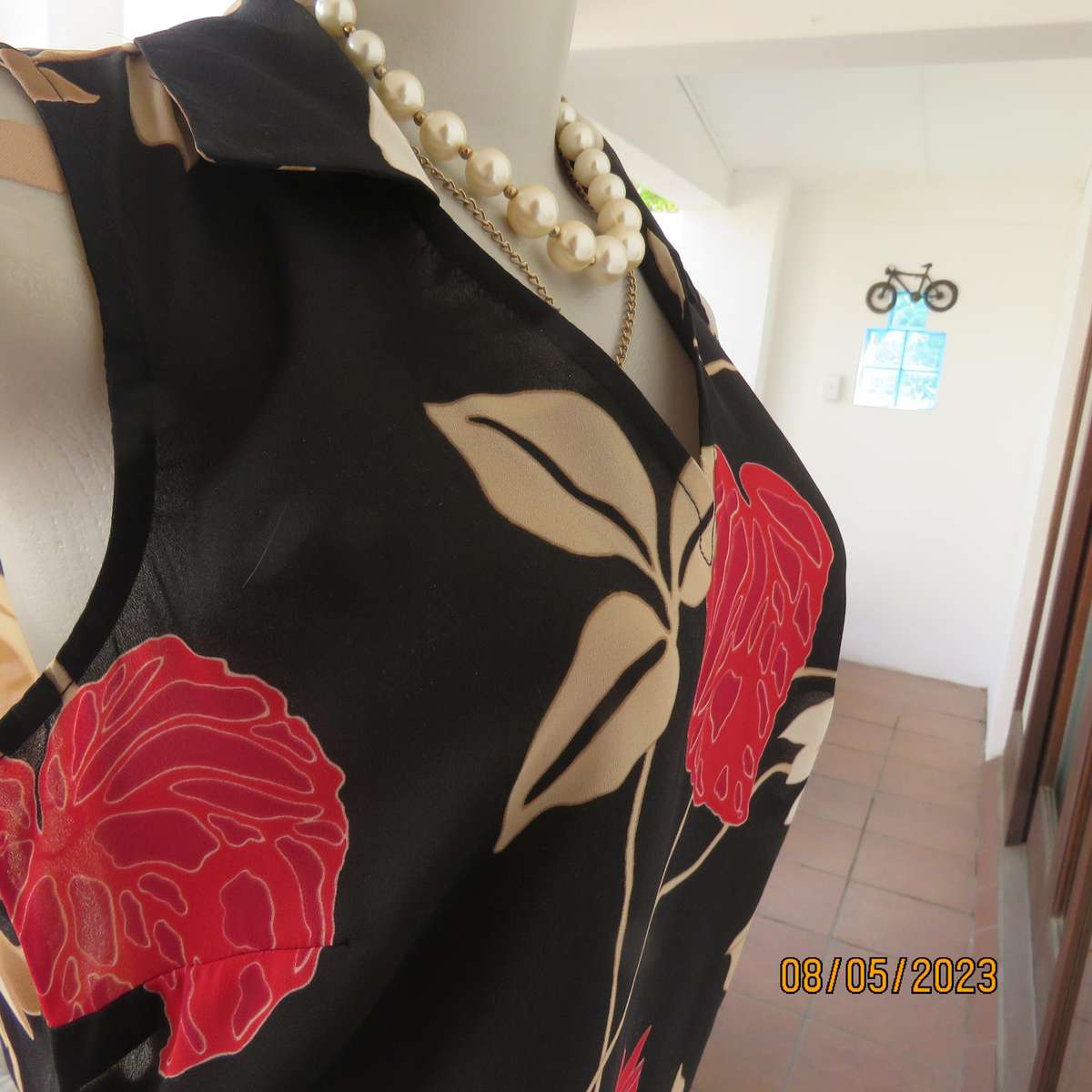 EXACT black sleeveless polyester top with red-cream flowers. Size 34