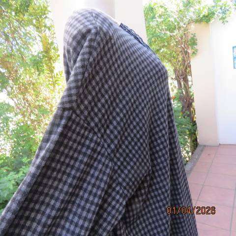 Tu Woman slip-over long sleeve black-grey check top size 46-48
