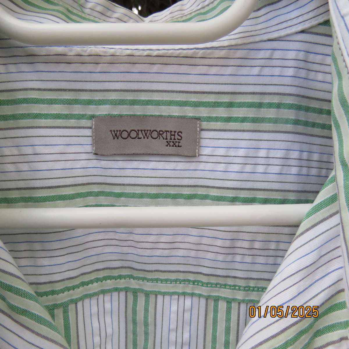 Handsome men's short sleeve white/green vertical striped 100% bubble cotton shirt.Size XXL.As new.