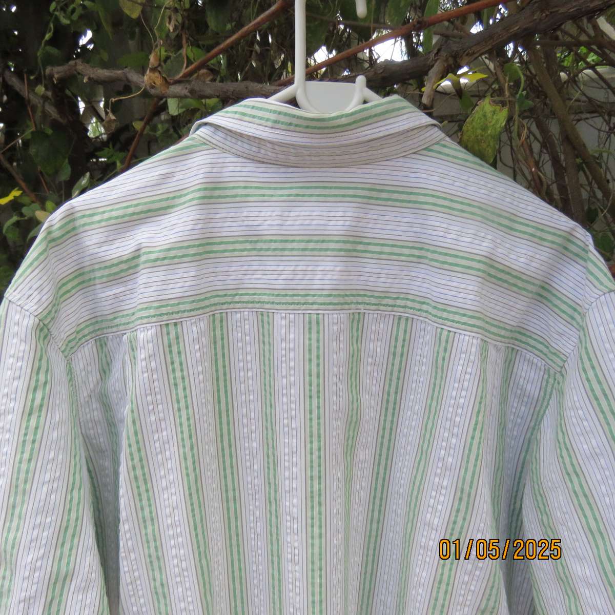 Handsome men's short sleeve white/green vertical striped 100% bubble cotton shirt.Size XXL.As new.