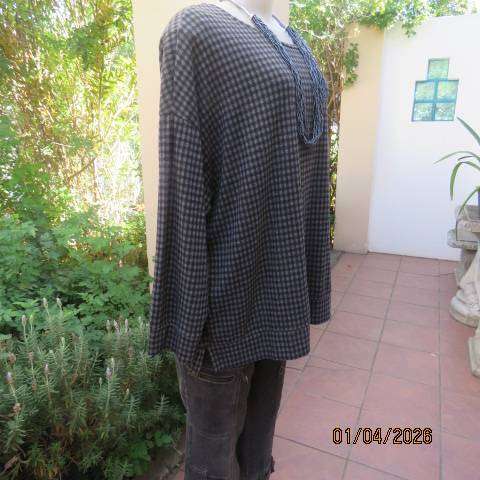 Tu Woman slip-over long sleeve black-grey check top size 46-48