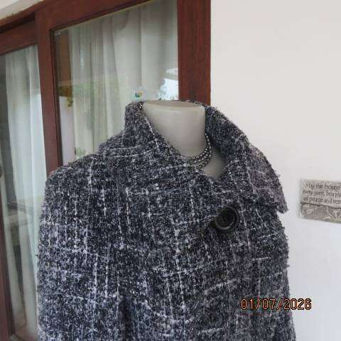 Fashion Express black-white tailored acrylic long sleeve button-down jacket size 34
