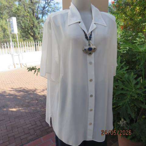 Donna Claire light cream button-down short sleeve top with open collar size 44
