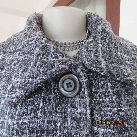 Fashion Express black-white tailored acrylic long sleeve button-down jacket size 34