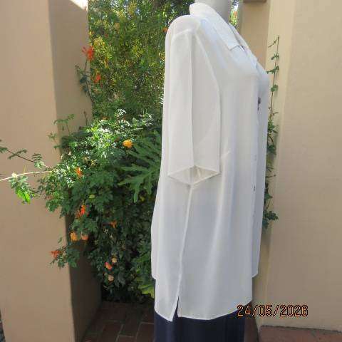 Donna Claire light cream button-down short sleeve top with open collar size 44