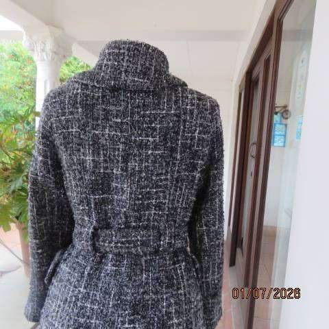 Fashion Express black-white tailored acrylic long sleeve button-down jacket size 34