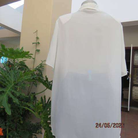 Donna Claire light cream button-down short sleeve top with open collar size 44