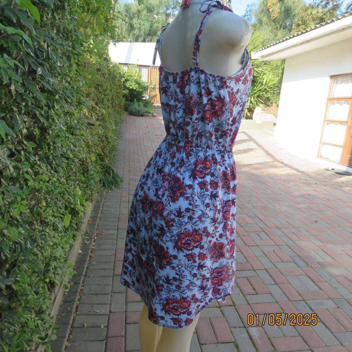 TANGO summer strappy dress in pale blue-rust-navy flowers. Size 36.