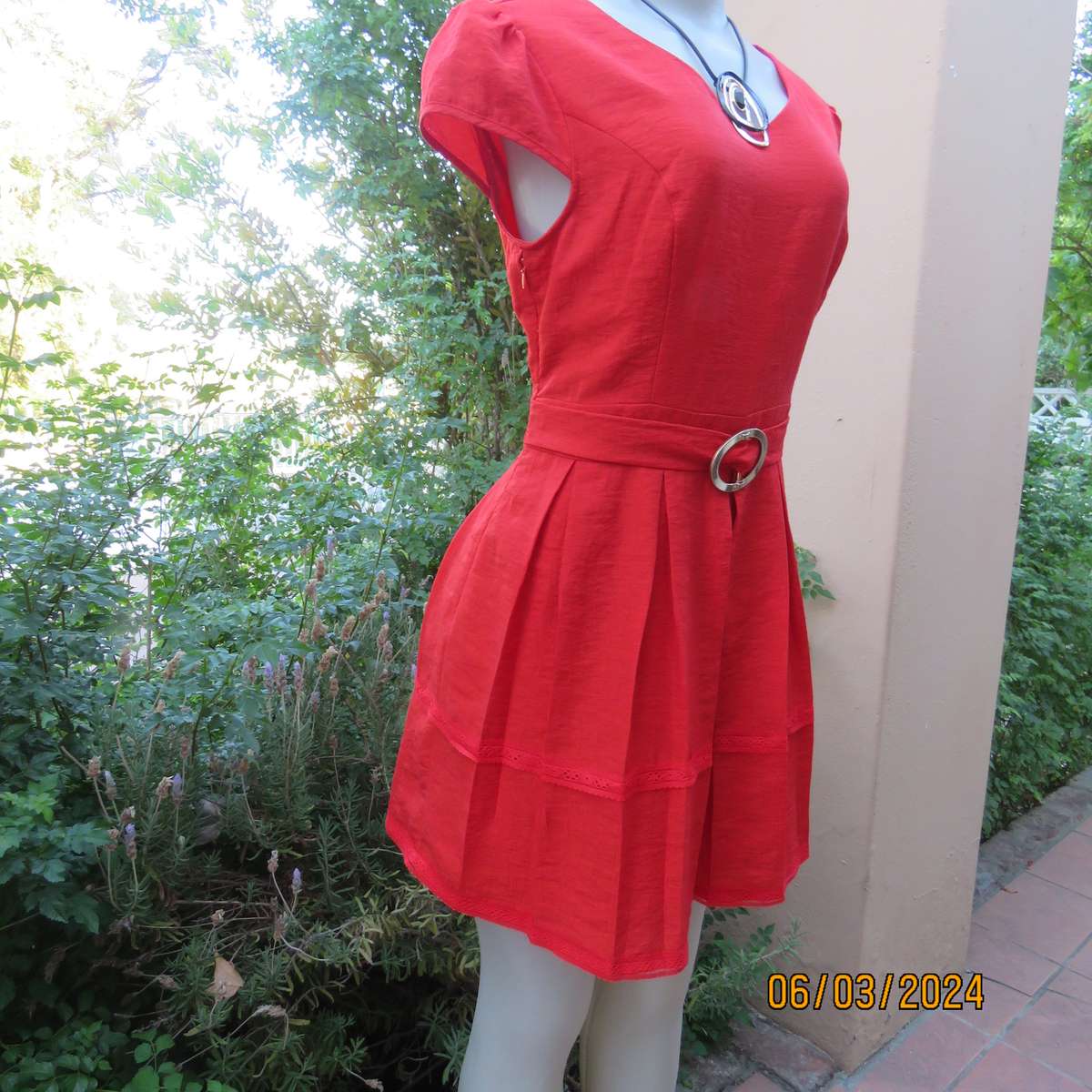 MIGEER poly-rayon red fully lined dress. Size 36. Short pleated bottom. V neck top. Capped sleeves
