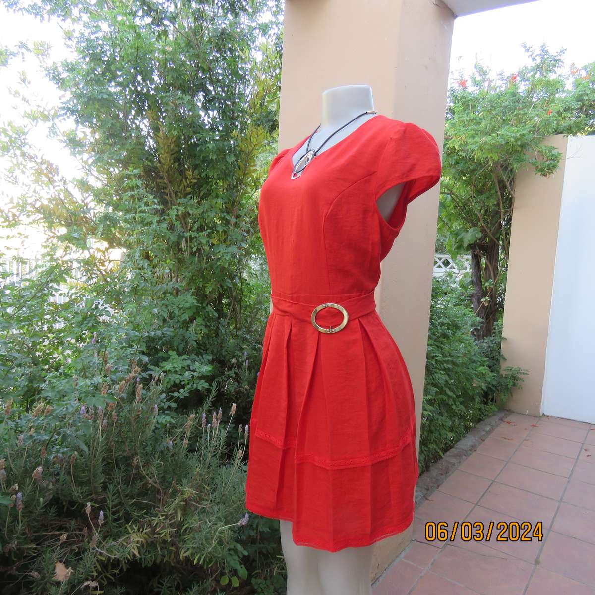 MIGEER poly-rayon red fully lined dress. Size 36. Short pleated bottom. V neck top. Capped sleeves