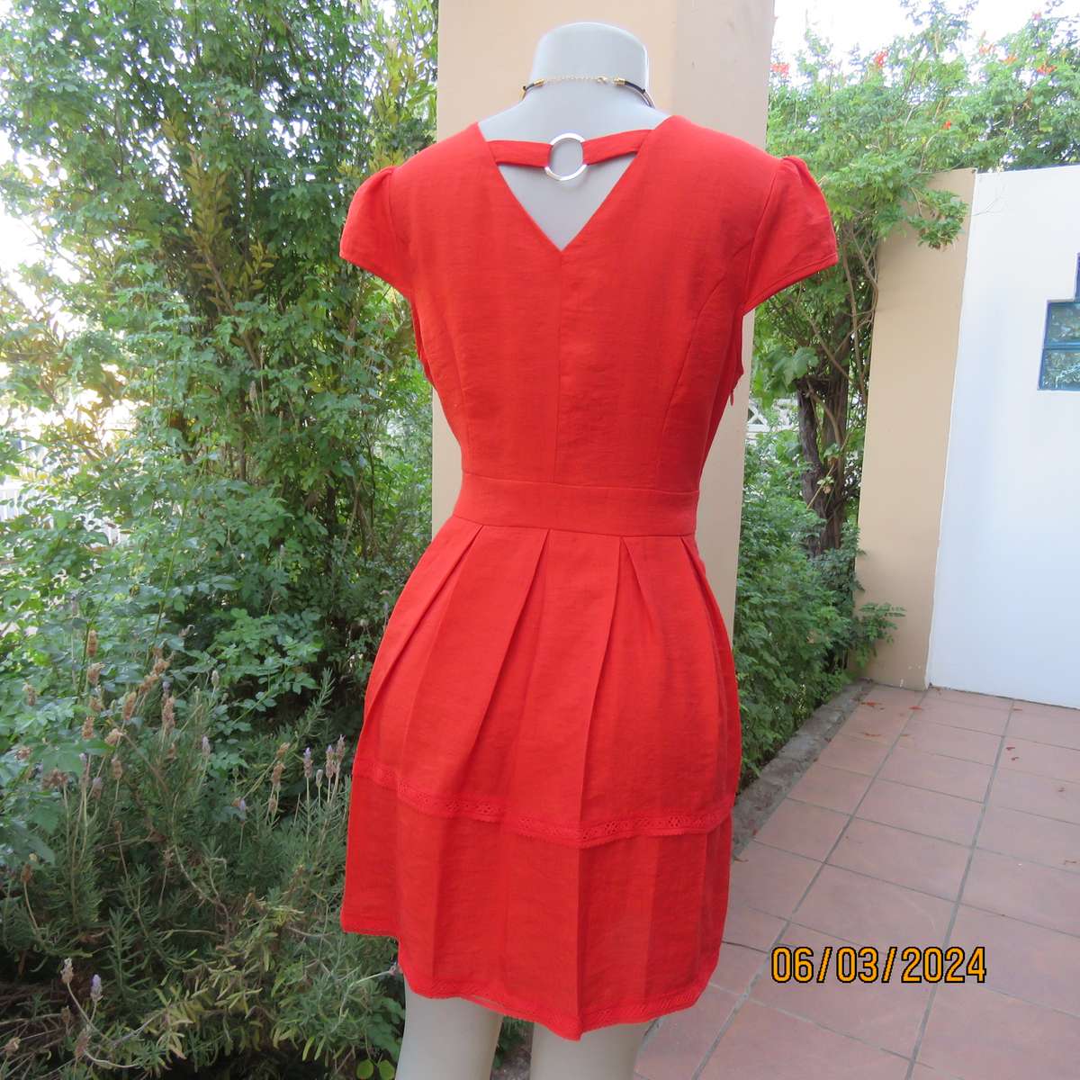 MIGEER poly-rayon red fully lined dress. Size 36. Short pleated bottom. V neck top. Capped sleeves