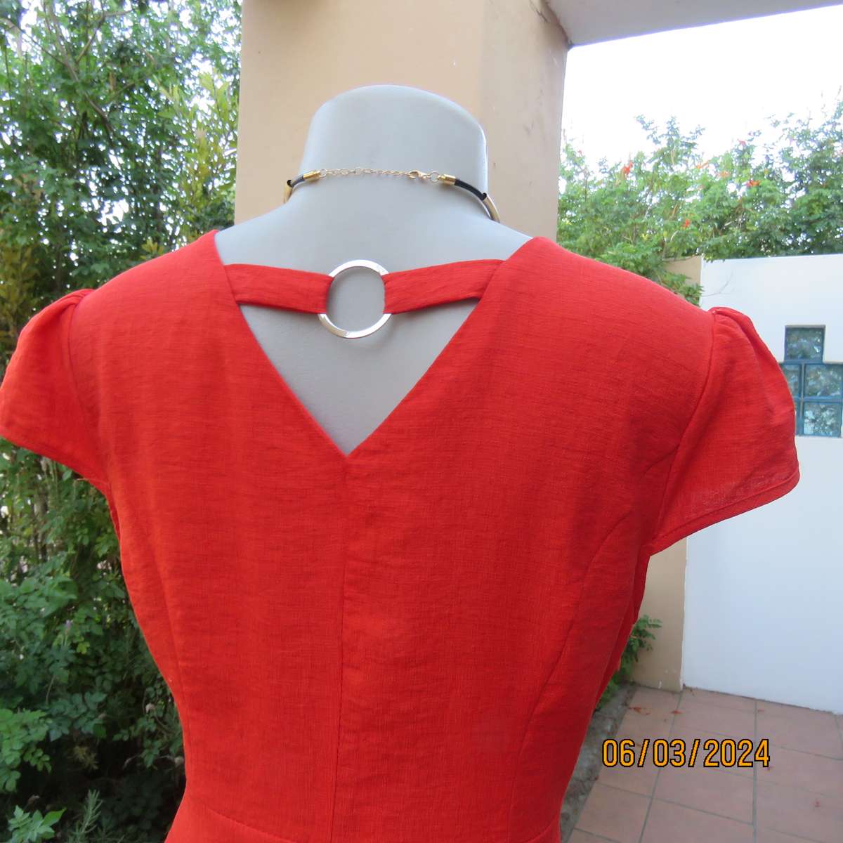 MIGEER poly-rayon red fully lined dress. Size 36. Short pleated bottom. V neck top. Capped sleeves