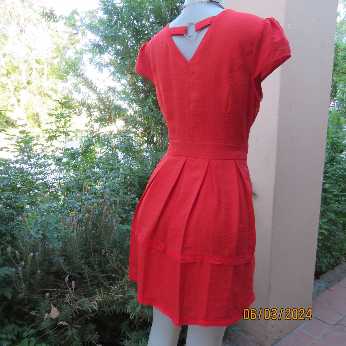 MIGEER poly-rayon red fully lined dress. Size 36. Short pleated bottom. V neck top. Capped sleeves