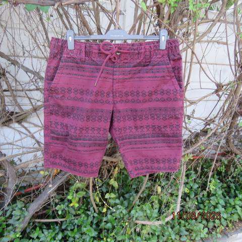 RE Denim men's maroon shorts with black print, pockets, drawstring waist, size 36
