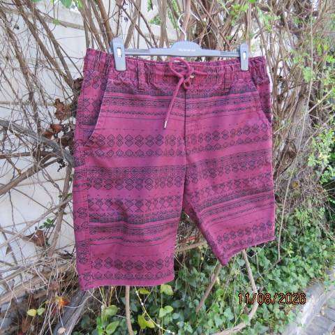 RE Denim men's maroon shorts with black print, pockets, drawstring waist, size 36