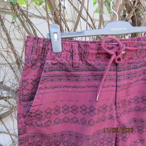 RE Denim men's maroon shorts with black print, pockets, drawstring waist, size 36