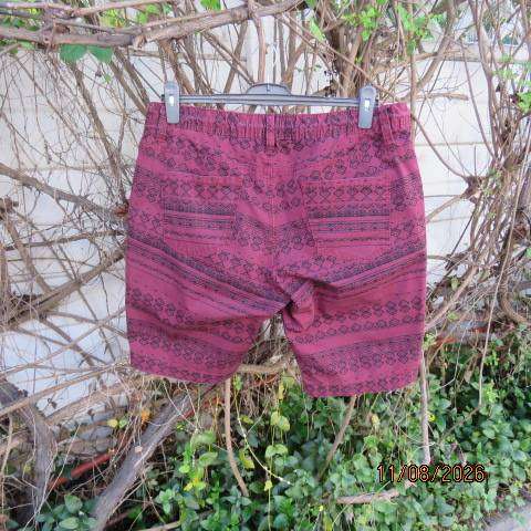 RE Denim men's maroon shorts with black print, pockets, drawstring waist, size 36