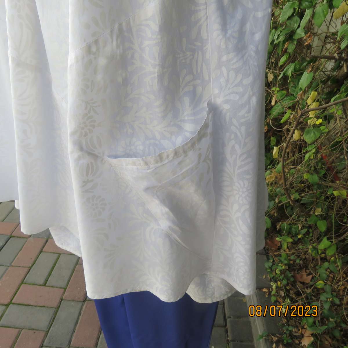 MILADYS white 2 pc floral polycotton sleeveless slip over top. Size 38