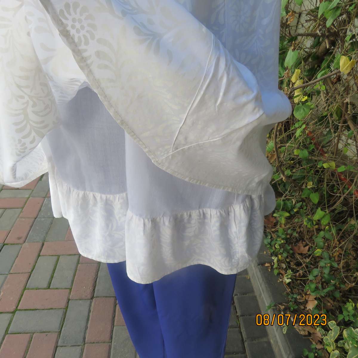 MILADYS white 2 pc floral polycotton sleeveless slip over top. Size 38