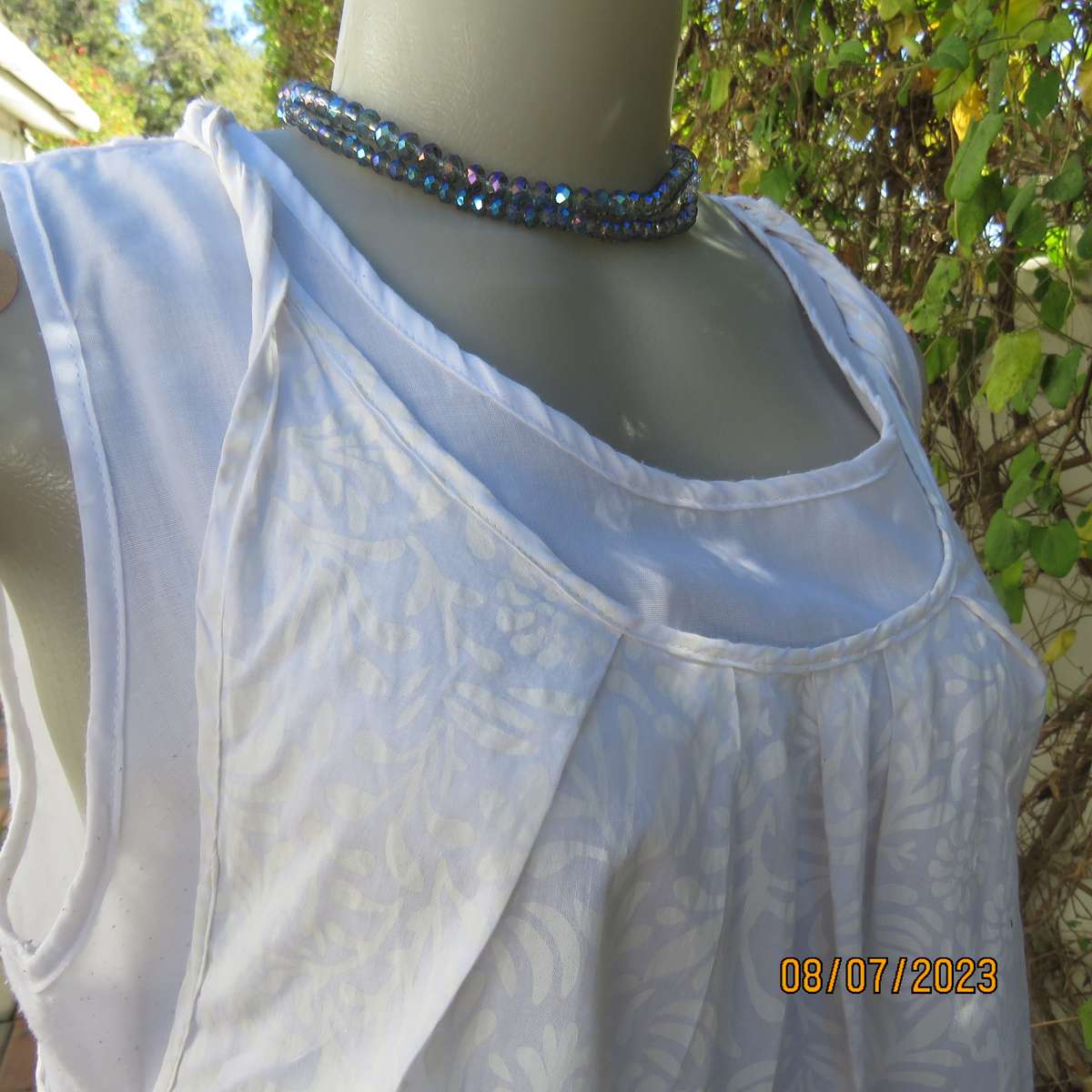 MILADYS white 2 pc floral polycotton sleeveless slip over top. Size 38
