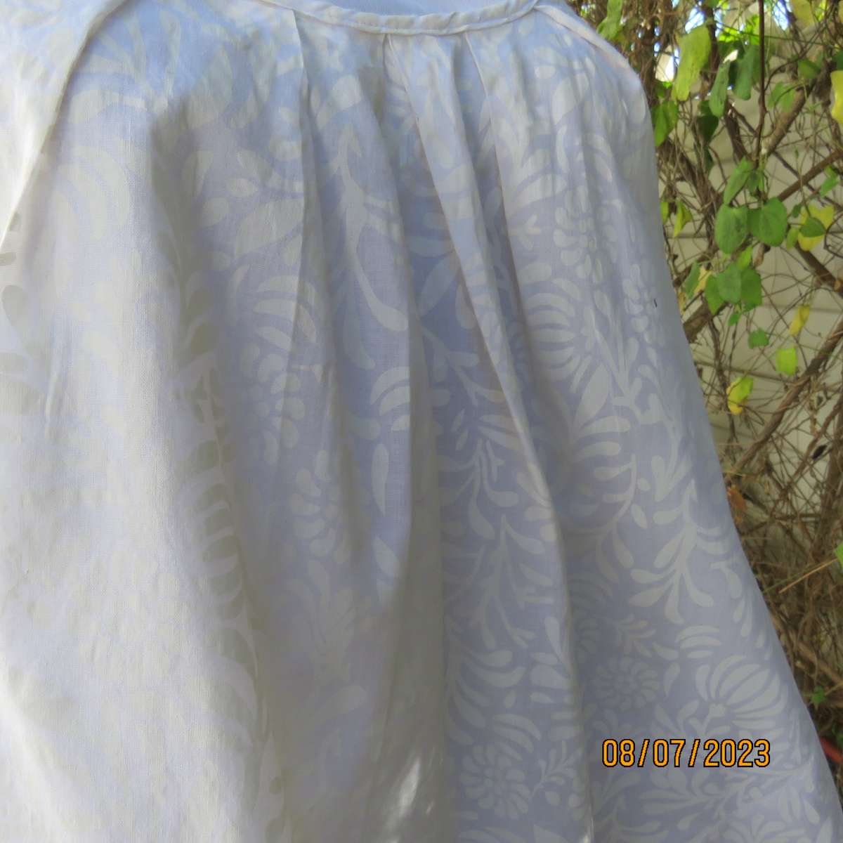 MILADYS white 2 pc floral polycotton sleeveless slip over top. Size 38