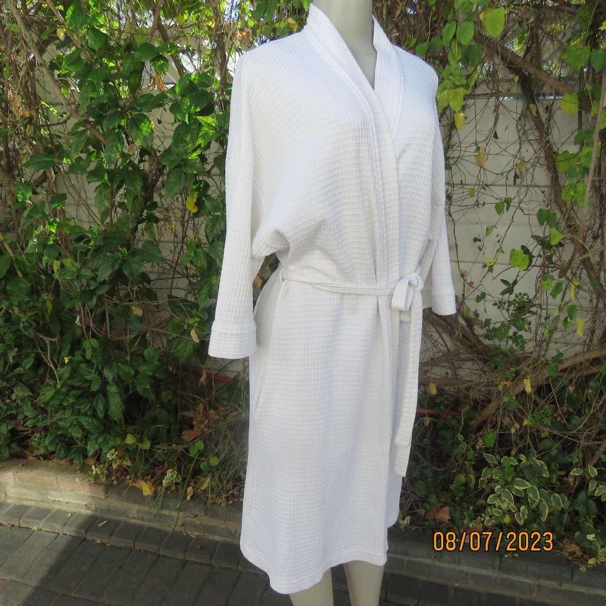 WOOLWORTHS white waffle fold over night gown size 40. With belt.