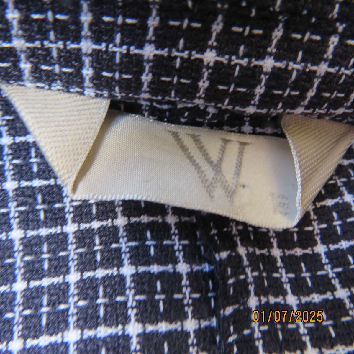 Elegant black/white woven poly/viscose short sleeve jacket. Double breast. By WOOLWORTH size 42.
