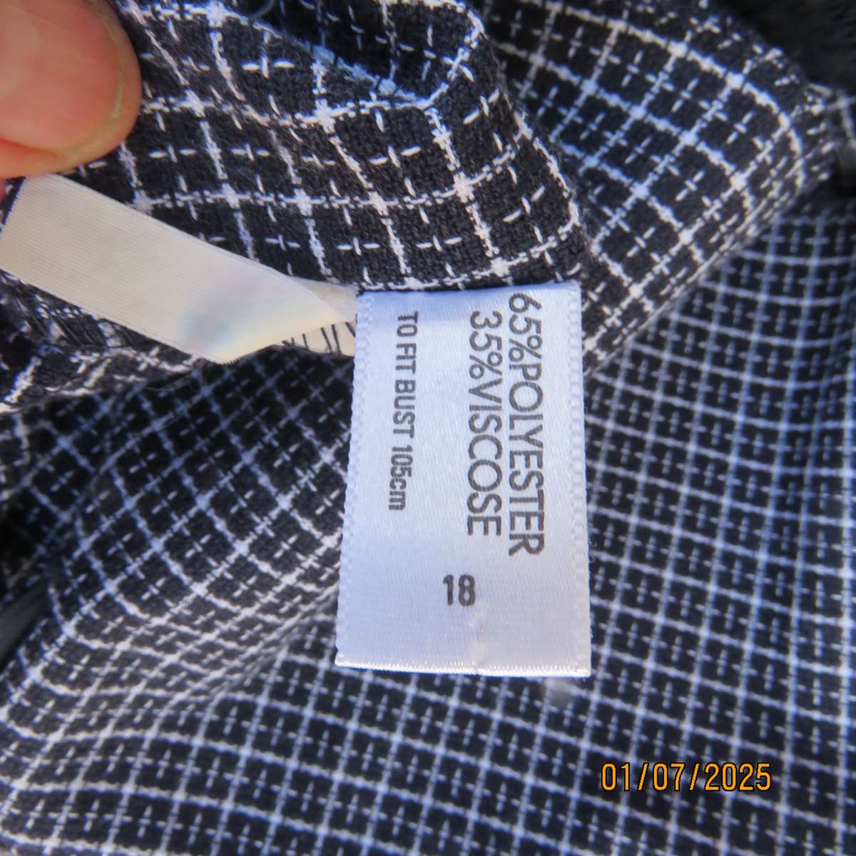 Elegant black/white woven poly/viscose short sleeve jacket. Double breast. By WOOLWORTH size 42.