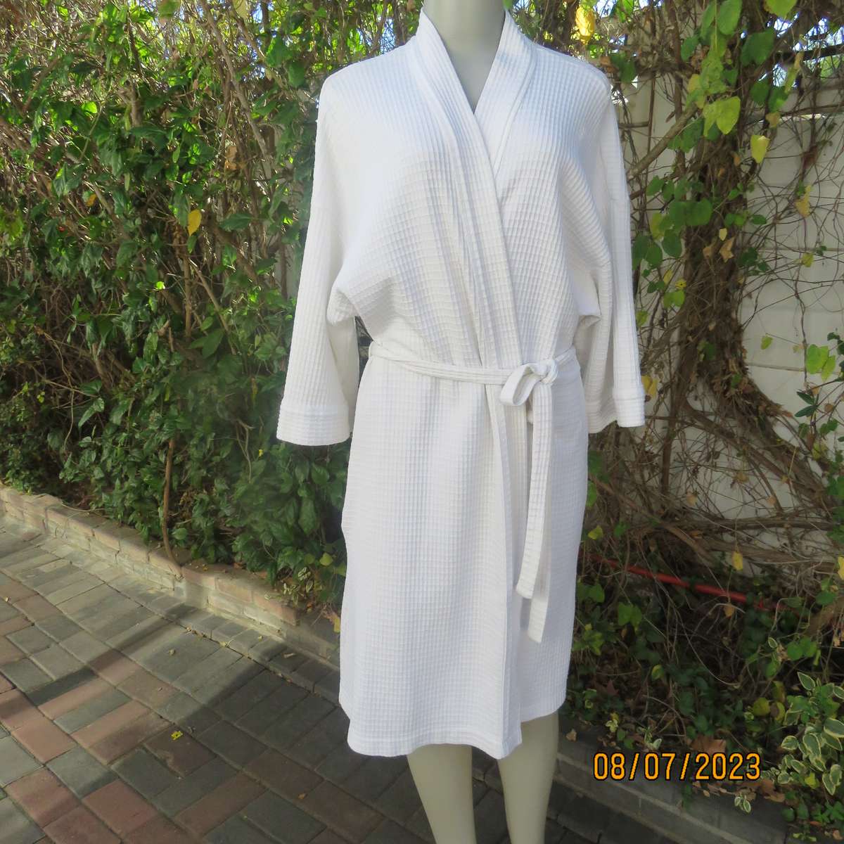WOOLWORTHS white waffle fold over night gown size 40. With belt.