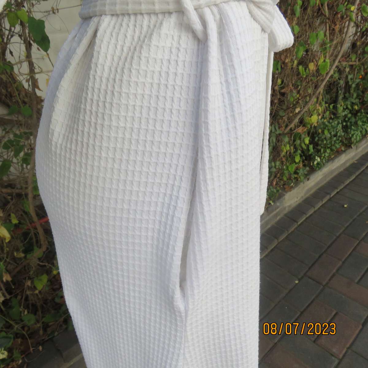 WOOLWORTHS white waffle fold over night gown size 40. With belt.
