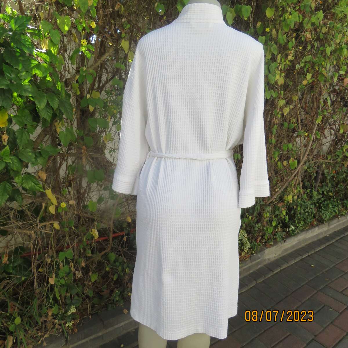 WOOLWORTHS white waffle fold over night gown size 40. With belt.