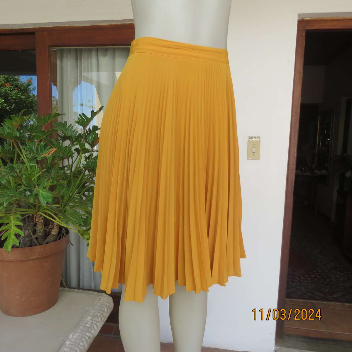 TRUWORTHS mustard colour flare permanent pleated skirt. Size 34.
